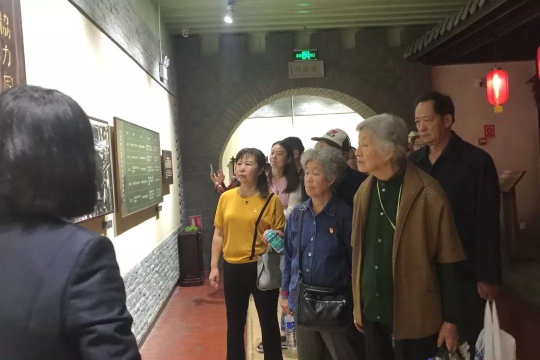 云南省工人疗养院组织离退休老党员开展主题党日活动