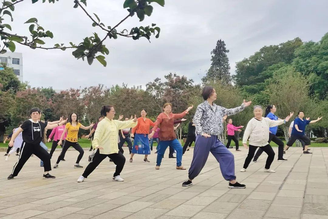 云南省工人疗养院祝广大教师和教育工作者节日快乐！