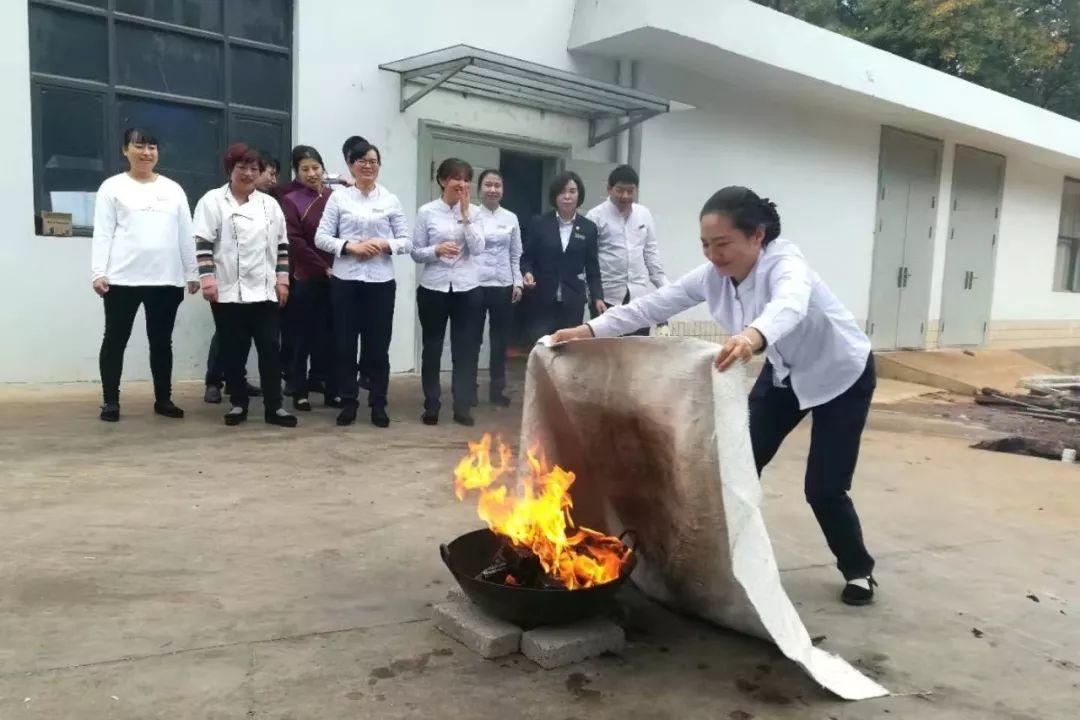 热情的工疗 何俱初冬至——云南省工人疗养院近期工作回顾